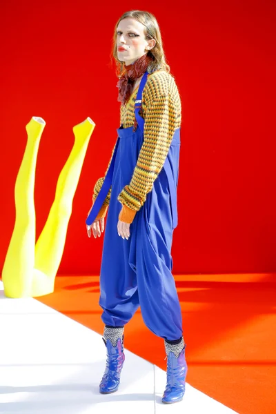 Look 18